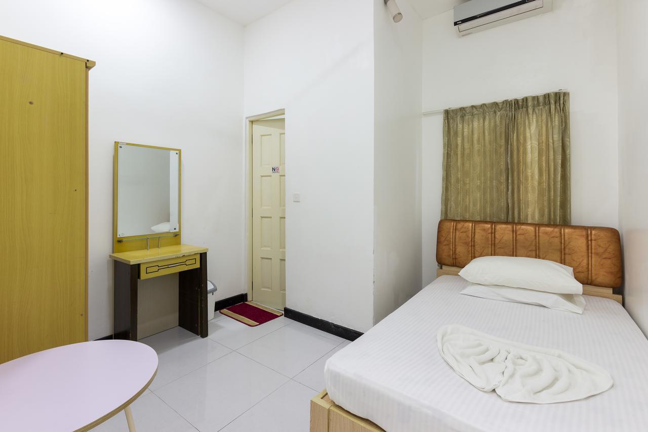 Surf Trip Maldives Hotell Thulusdhoo Exteriör bild