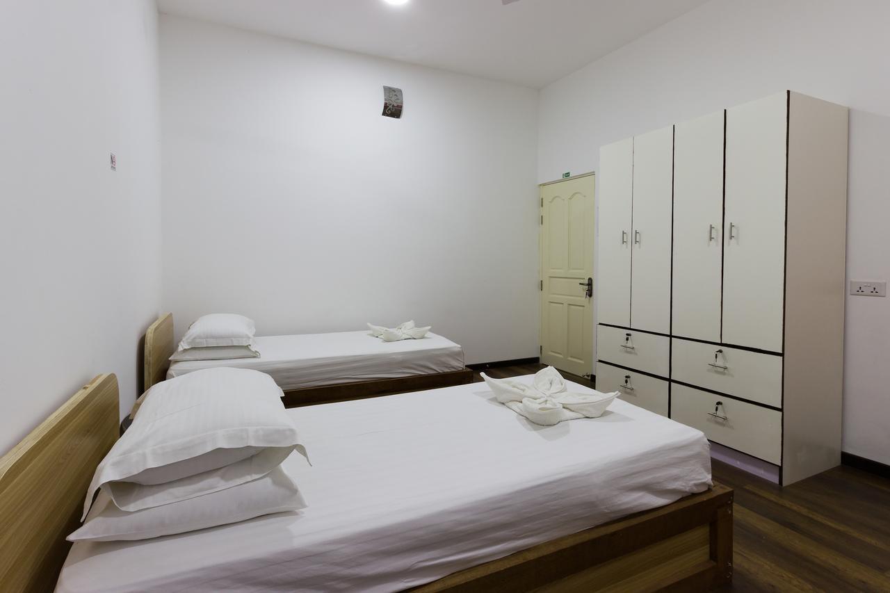 Surf Trip Maldives Hotell Thulusdhoo Exteriör bild