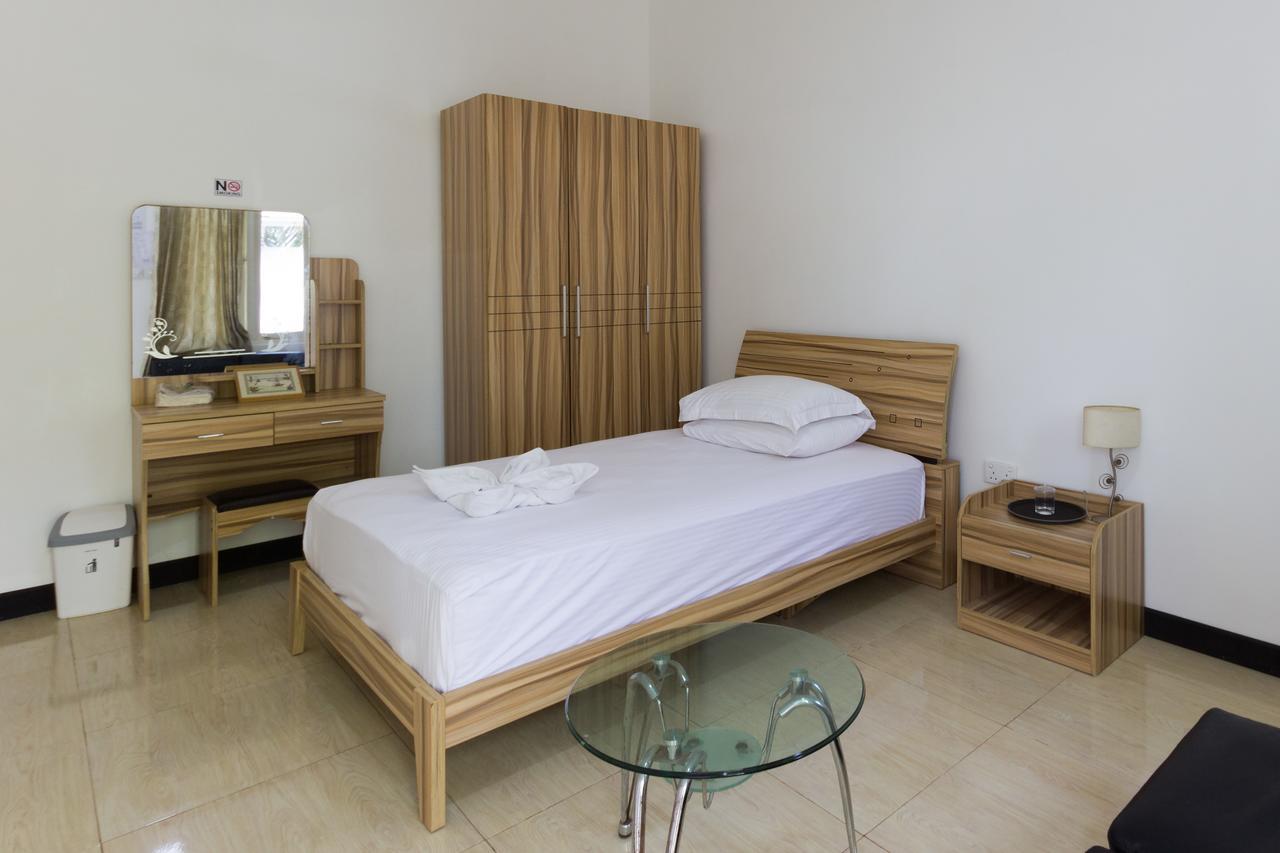 Surf Trip Maldives Hotell Thulusdhoo Exteriör bild