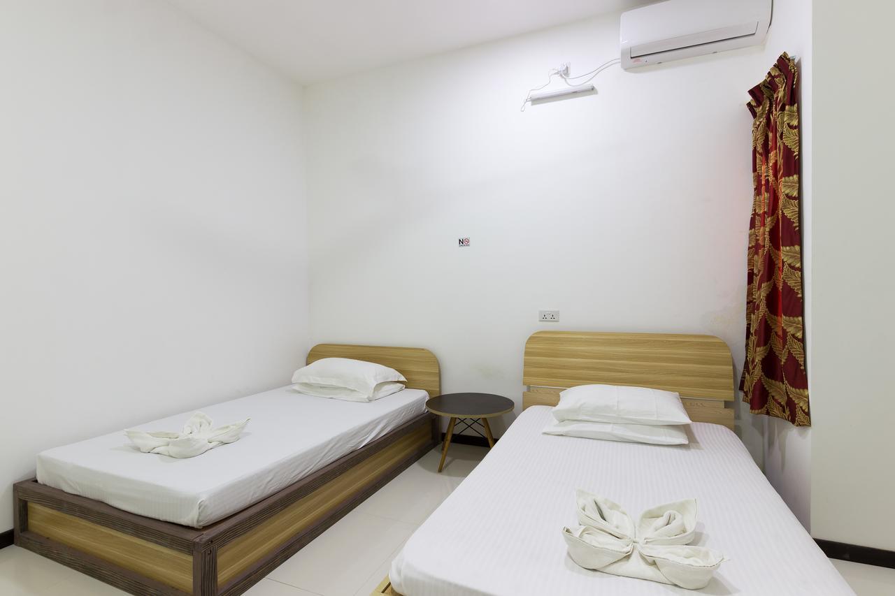 Surf Trip Maldives Hotell Thulusdhoo Exteriör bild